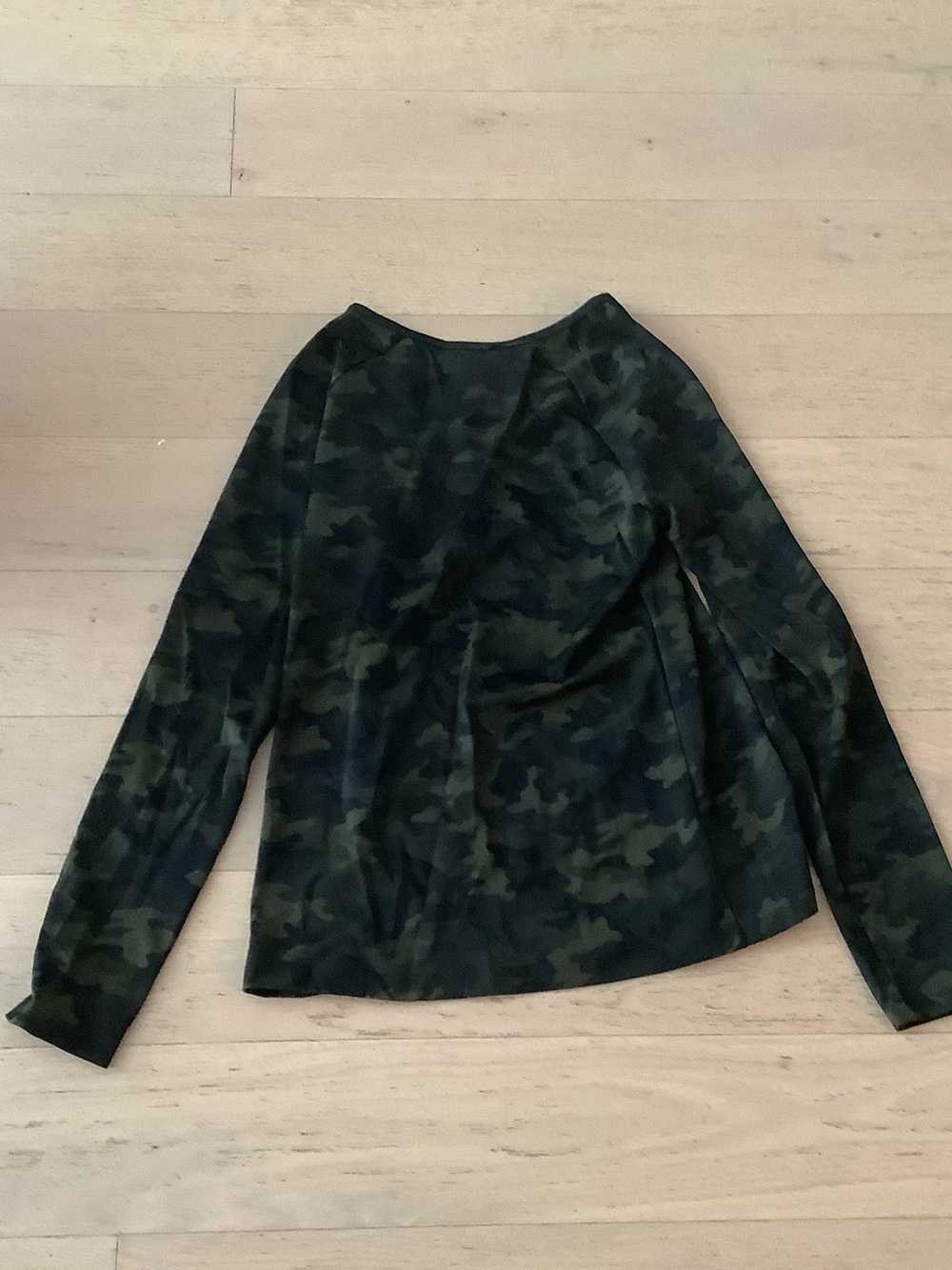 SPANX Women's Green Camo Long-Sleeve Top